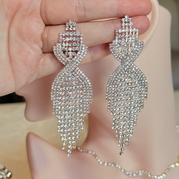 ⚜️ Chic Luxury Gold Crystal Drop Earrings - Picture 10 of 10